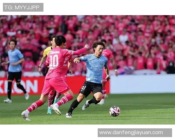 大阪樱花与磐田田喜悦的激烈对决展现足球魅力与团队精神 大阪樱花与磐田田喜悦的激烈对决展现足球魅力与团队精神